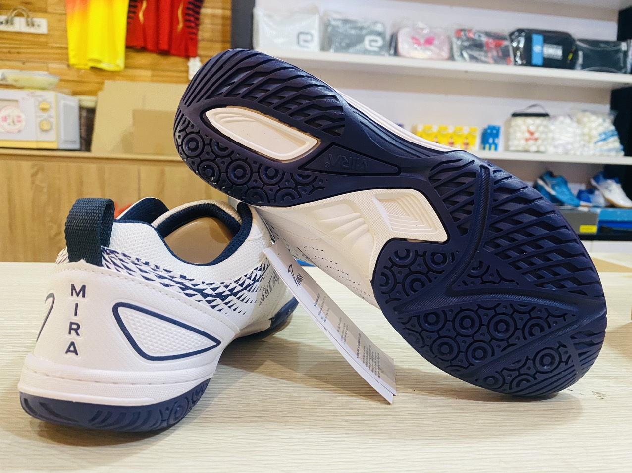 Giày thể thao Mira Trắng Xanh